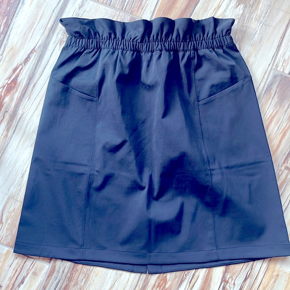 LULULEMON  black elastic skirt